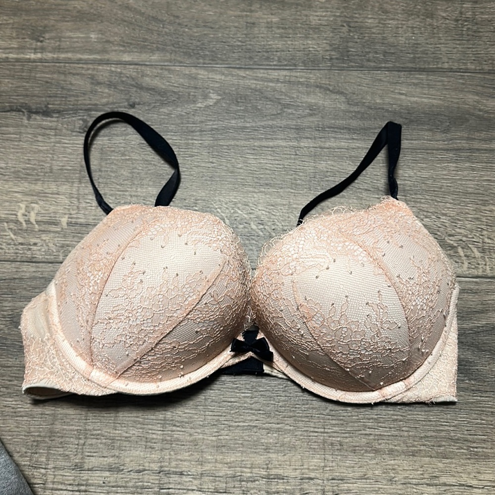 Victoria Secret Bombshell Plunge Bra 36C